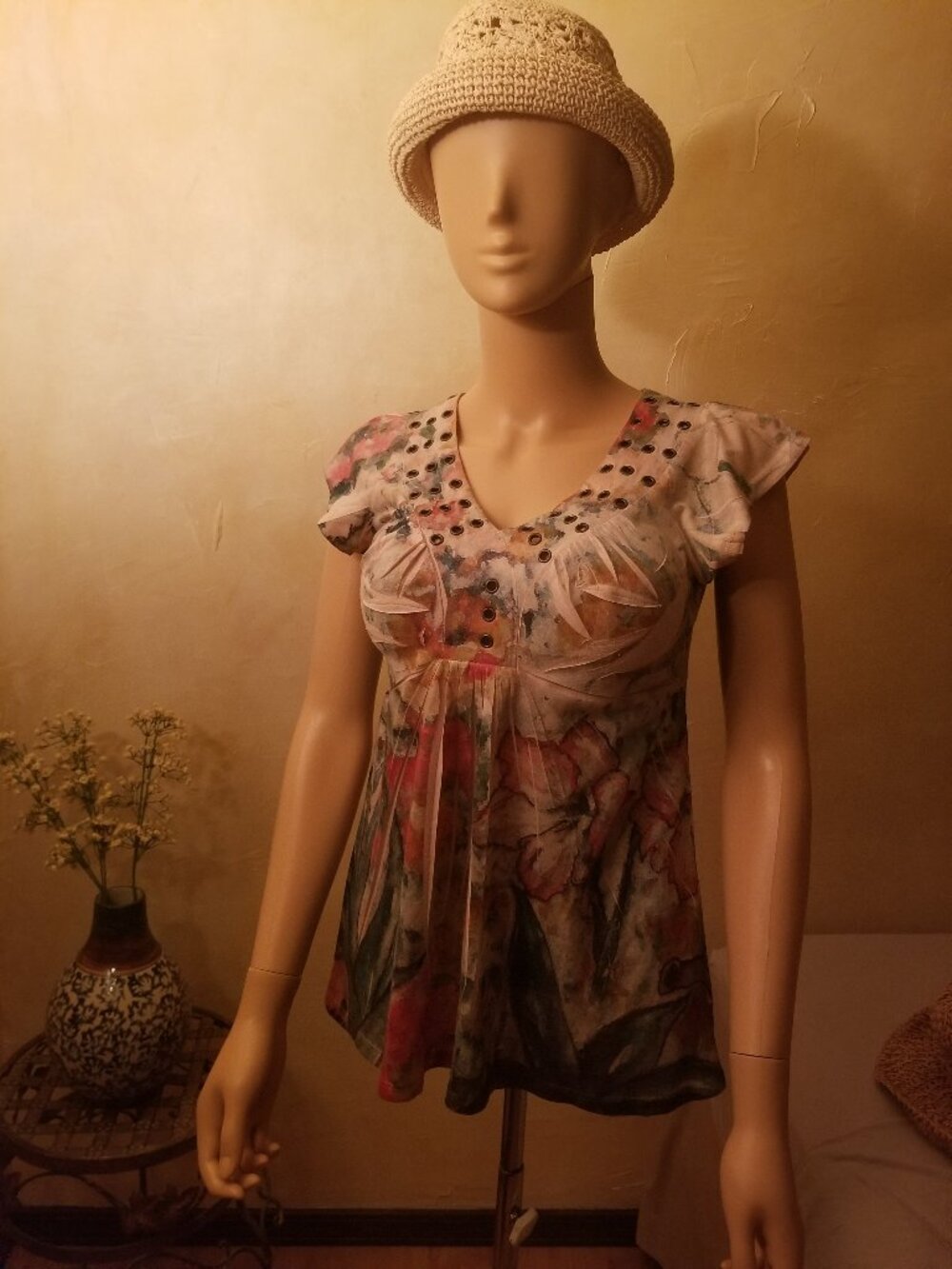 LIVE AND LET LIVE "ARTSY", Colorful Tan , "BOHO" Top with Cap Sleeves SIZE PS